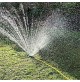 SPRUZZATORE IRRIGATORE INNAFFIATORE GIREVOLE REGOLABILE DA APPOGGIO PER GIARDINO